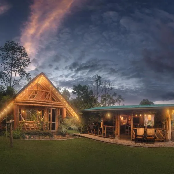 Cabin near the waterfall of love WiFi Jacuzzi โรงแรมในคาร์ดิน
