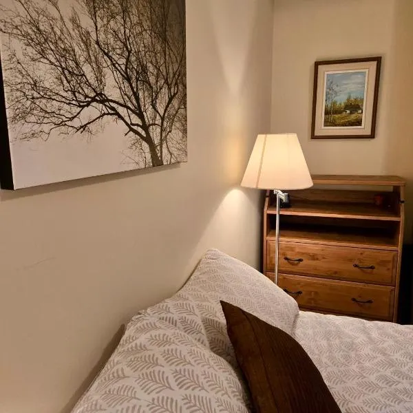 Pika's Place Bed and Breakfast, hotel in Canmore