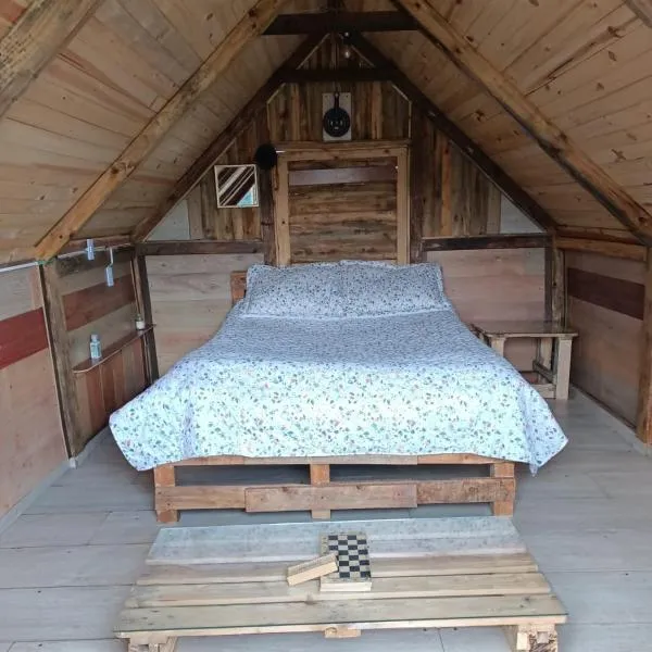 Mini Cabaña Roca Glamping, hotel v destinaci Suesca