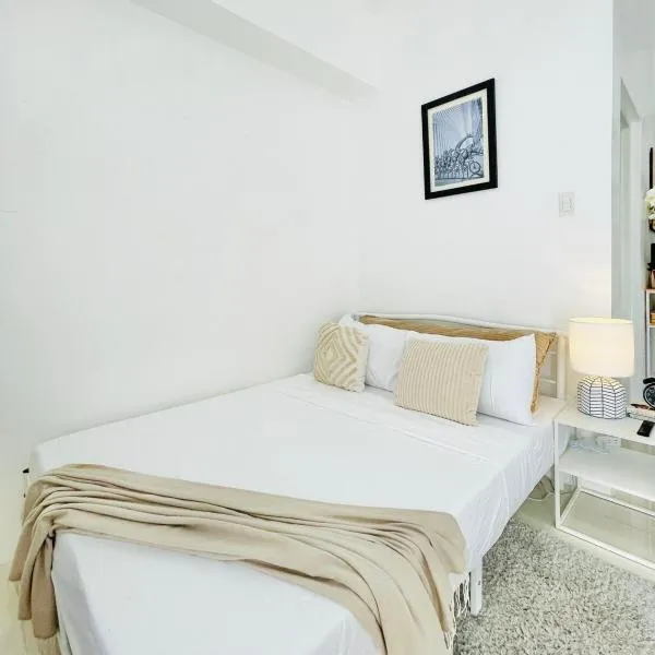 WV 21 Bright & Airy Studio, hotel in Iloilo City