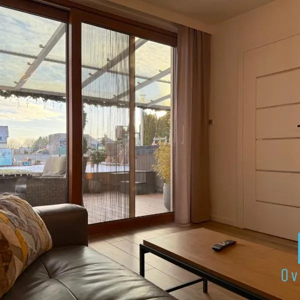 City Break- Spacious Apartment with Jacuzzi- Tranquil Escape 15 Minutes to the Sea and City Center, hotel in Borkowo
