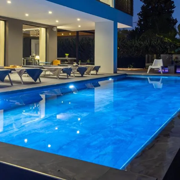 La Fortuna Villa - Award Winning Luxury Villa Close to Corfu Town, hotel u gradu 'Corfu Town'
