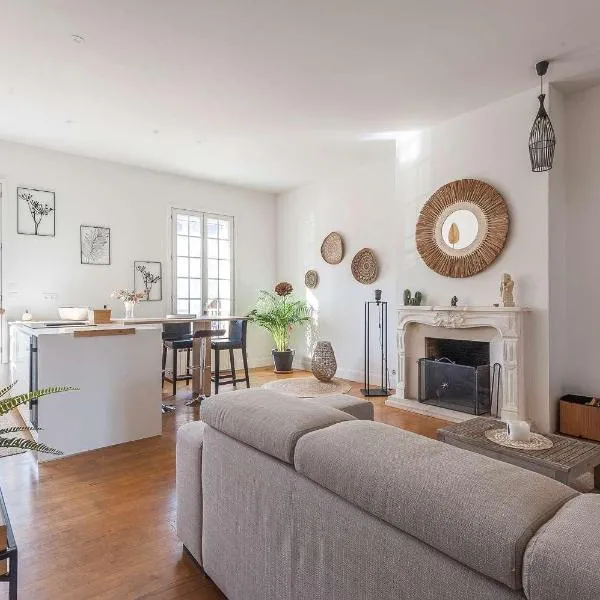 LESEHAN APPARTEMENT AIGUES MORTES Vue Remparts – hotel w mieście Aigues-Mortes