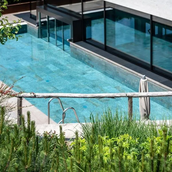 Hotel Dosses, viešbutis mieste Tires