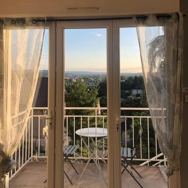 Buissou에 위치한 호텔 Joli petit appartement sur les hauteurs de BRIVE