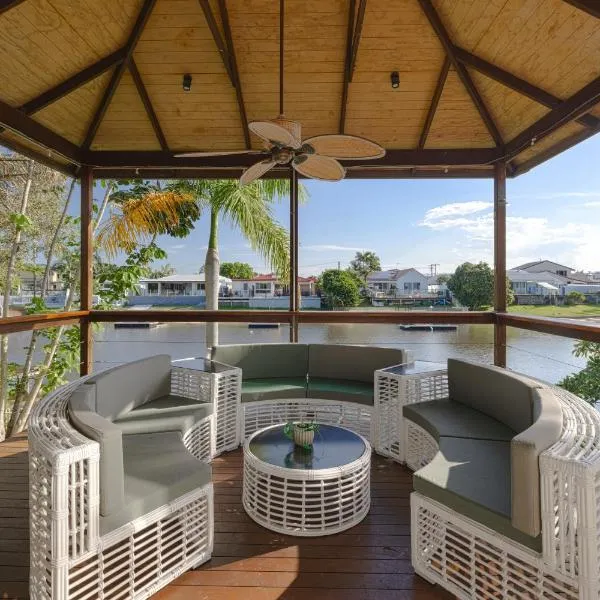 Luxury Waterfront Retreat in Broadbeach Waters, hotel v destinaci Gold Coast