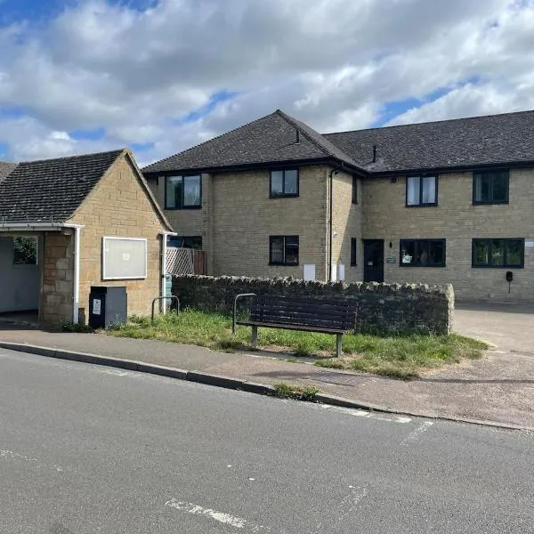 Lovely two Bedroom Flat, Fernhill Court North Oxford, hotel in Yarnton