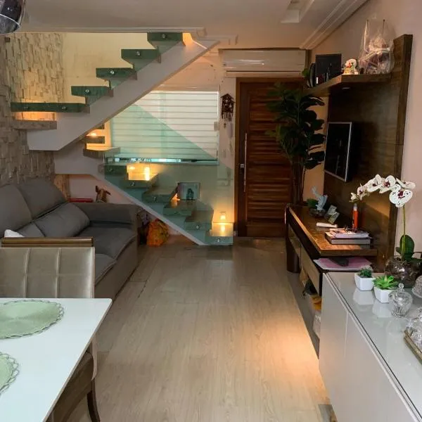 Sobrado em condomínio à 700m da praia Asturias Guarujá - SP, hotel v destinaci Guarujá