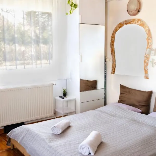 Tükör apartman Martonvásár, hotel v destinaci Martonvásár