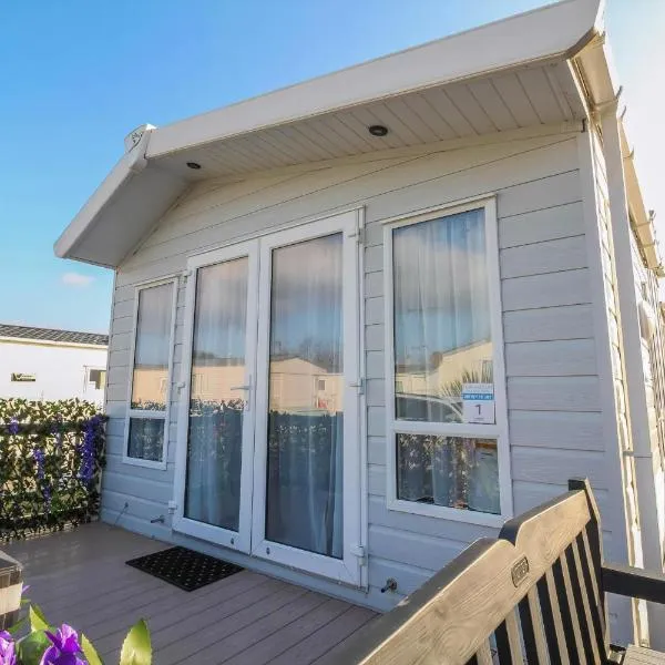 Stunning Caravan With Large Decking At California Cliffs In Norfolk Ref 50001Oc, hotel v destinaci Great Yarmouth