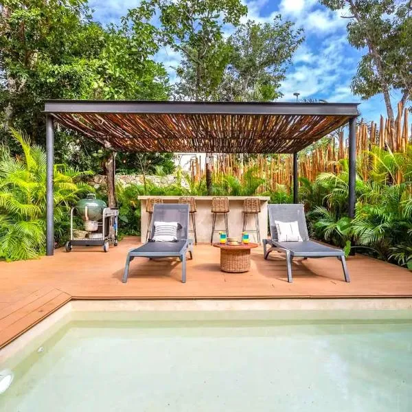 Quiet, Lux, Spacious and Comfy 2bd 2bth Condo,Private Pool, Wifi, AC, 24hr security, hotel in Tulum