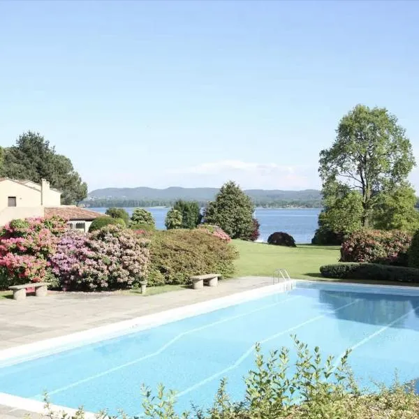 Oasi Lèsia - La Casa sul Lago con Spiaggia privata e piscina vista lago, khách sạn ở Lesa