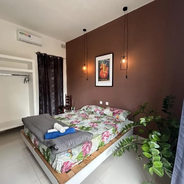 Sliema Central with Balcony Airconditioned and Comfortable Self Check IN, hotel v destinaci Gżira