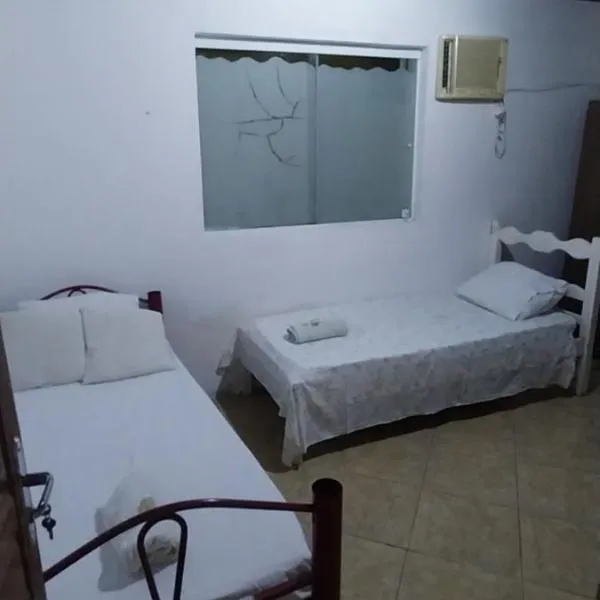 CASA DE HOSPEDAGEM FLORES PARATY AMBIENTE FAMILIAR 600M DO CENTRO e COM CAFÉ DA MANHÃ INCLUSO CASA COMPLETA, hotel v destinaci Paraty