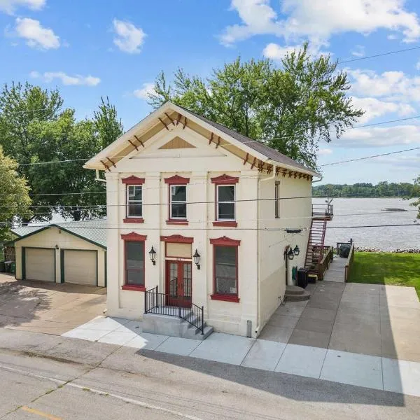 Charming Cottage on the Mississipi River, hotel di Pleasant Valley