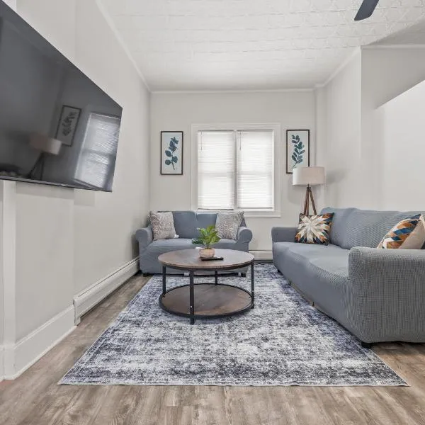 Spacious 3-Bedroom Apartment near NYC - 15min to Times Square, Empire State Building, Central Park, Statue of Liberty, hotel in Jersey City