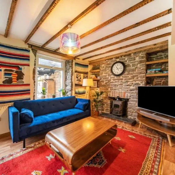 Quirky Mountain Cottage, hotel in Pontardawe