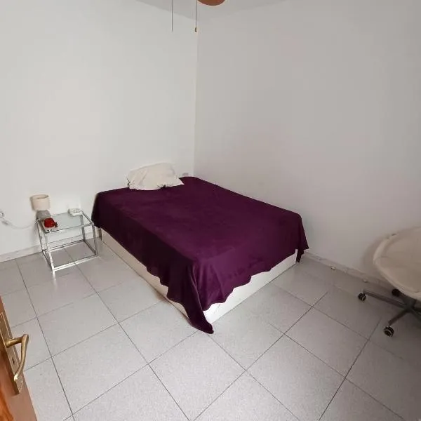 Habitación amueblada en La Laguna, hotel in Las Lagunas