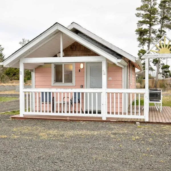 Seascapes Cottage 1-Bed by the Sea w fireplace, hotel in Grayland