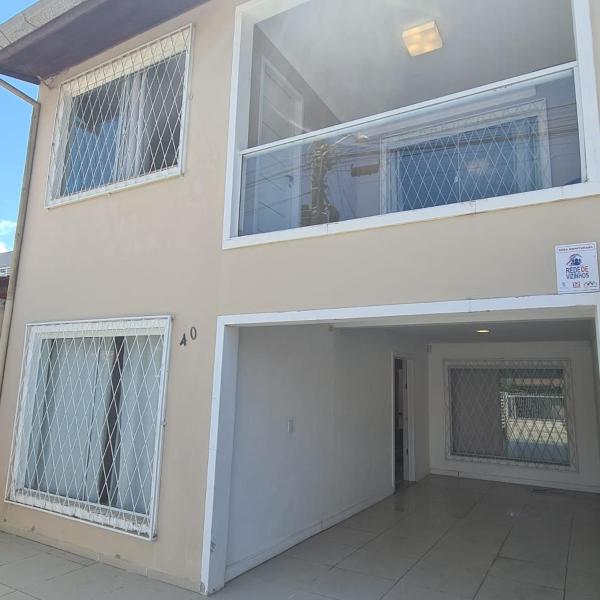 Casa duplex, 400m da praia e 13min do Beto Carrero
