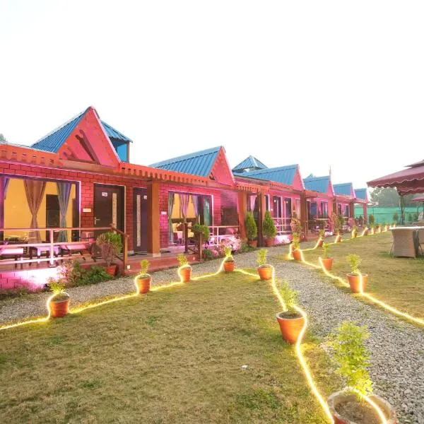 Sol Glow Resort, hotel en Bhowāli