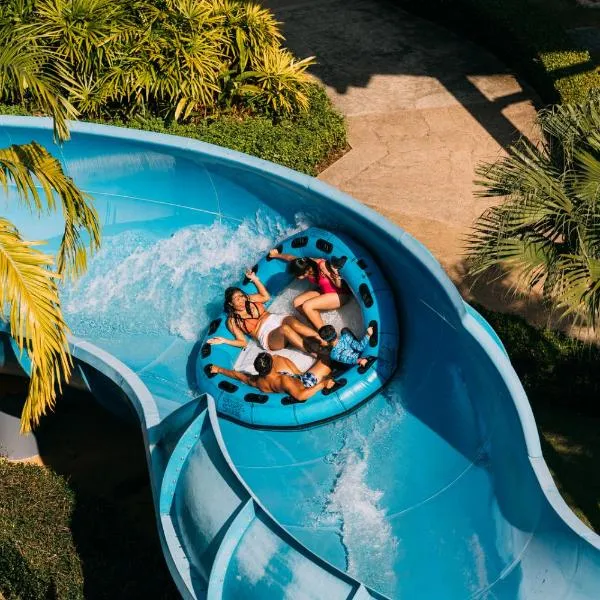 Splash Beach Resort, Maikhao Phuket, hotel in Mai Khao Beach