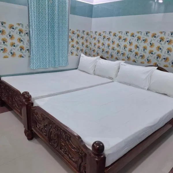 Ambika Residency & Mahal, hotel v mestu Tiruttani