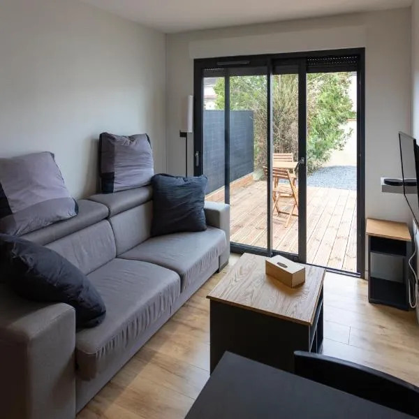 Chez LilYves - Studio avec terrasse privée, Hotel in Bouray-sur-Juine