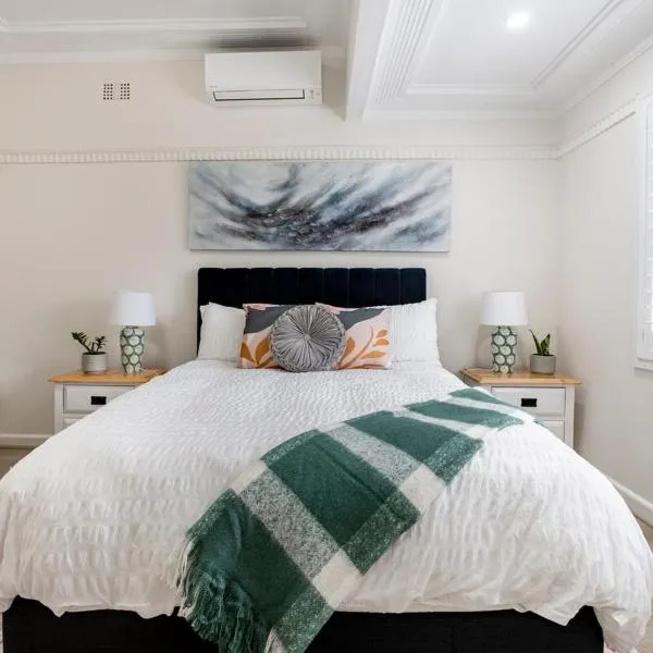 Cozy Heritage Home 10mins walk to Wollongong Hospital with Free Parking and Fast Internet, khách sạn ở Wollongong