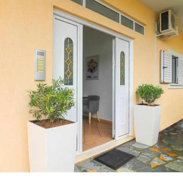 Gjicali Apartaments, hotel v destinaci Himare