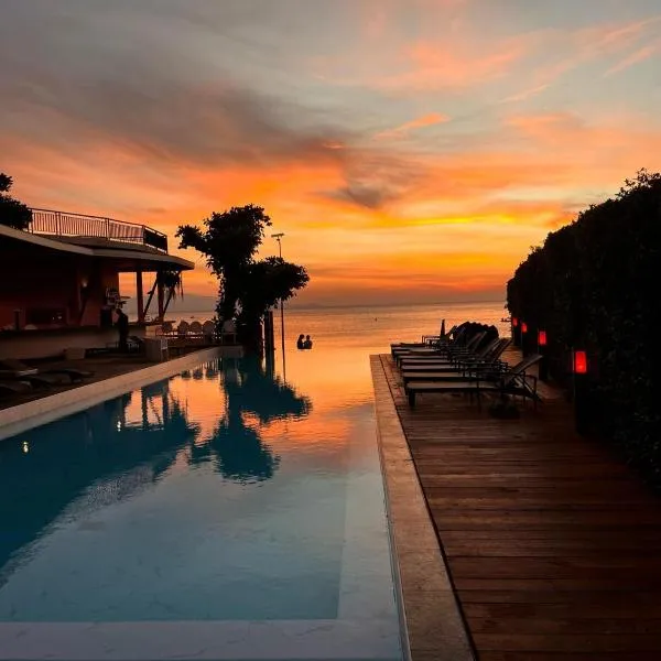 サンセット ビーチ クラブ ホテル（Sunset Beach Club Hotel）、ハード・リンのホテル