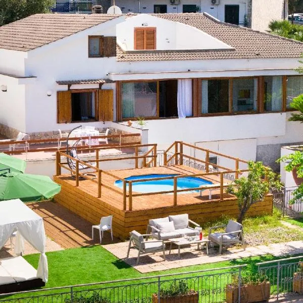 Villa Indipendente Panoramica, terrazze e giardino, hotel in Massa Lubrense