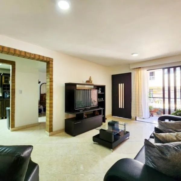 Casa Ideal Medellín, Amplia, Cálida y Estratégica, hotel em Medellín