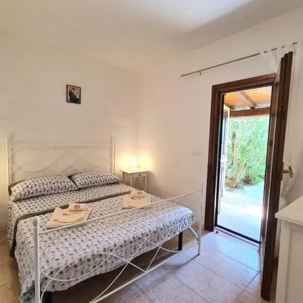 Mores' Home -Shared Pool-, hotel in Sole Ruiu