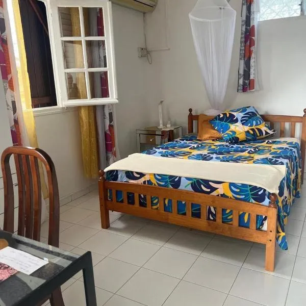 Appartement F2 ROSALINDA, hotel v destinaci Les Abymes