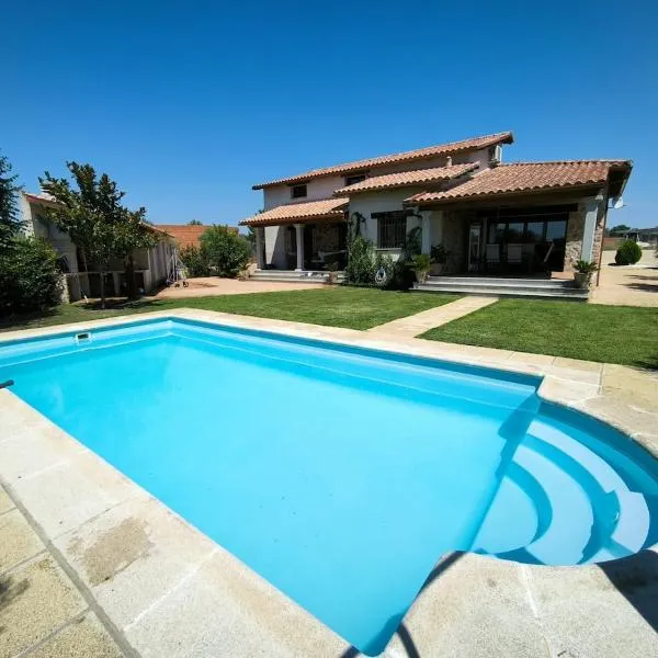 Casa Bonita TR-CC-00649, ξενοδοχείο σε Ahigal
