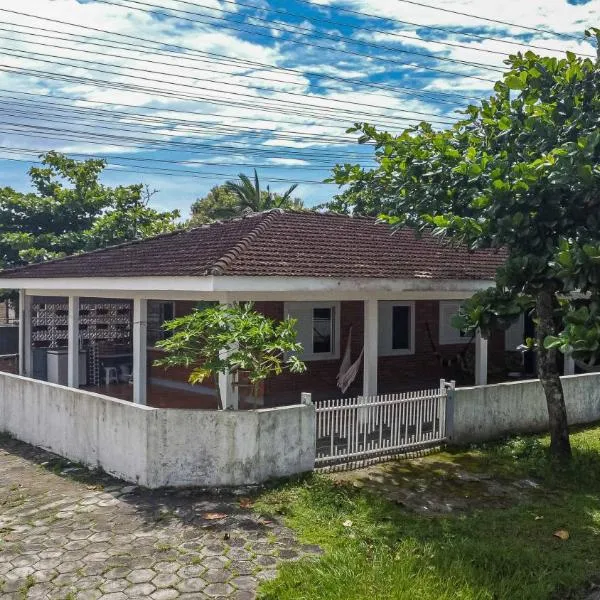 Memora Guesthouse Pontal do Paraná - Casa inteira ou Quartos a duas quadras da praia e próxima a Ilha do Mel, hotel v destinaci Pontal do Paraná