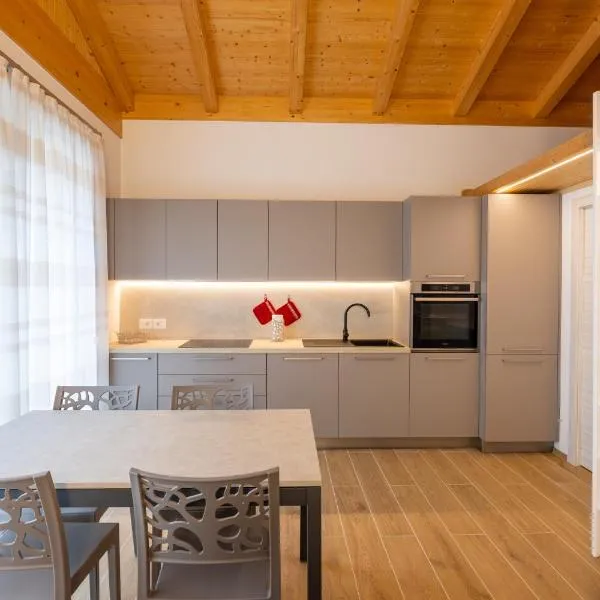 Apartments and holidays Cav Chiara Tione di Trento, hotel v destinaci Tione di Trento