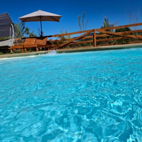 Cabaña Refugio Magenta con tinaja caliente incluida, hotel v destinaci Ñipas