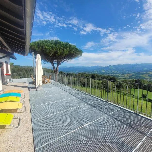 Maison au Pays Basque, calme avec vue imprenable sur montagnes, hotel v destinaci Irouléguy