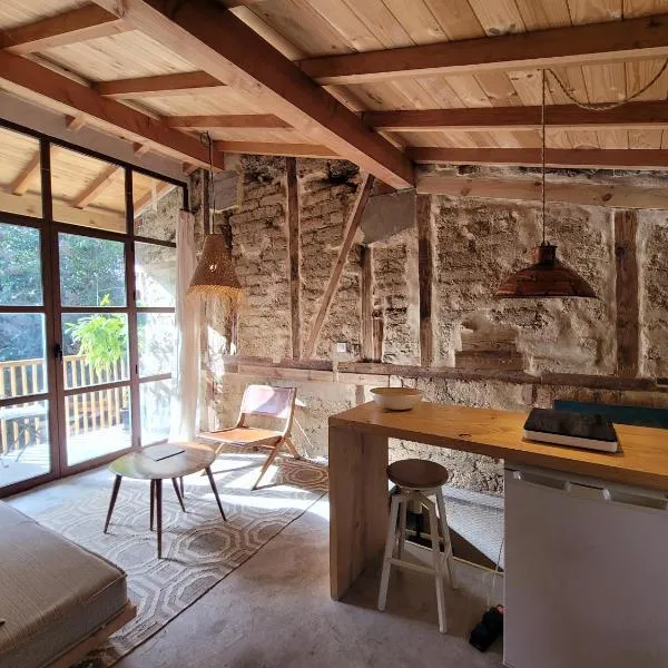 Casita acceso piscina y jardín La Nueva Candeleda, hotel v destinaci Candeleda