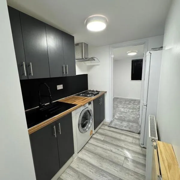 Brand New - One Bed Studio Flat, hotel in Dorney