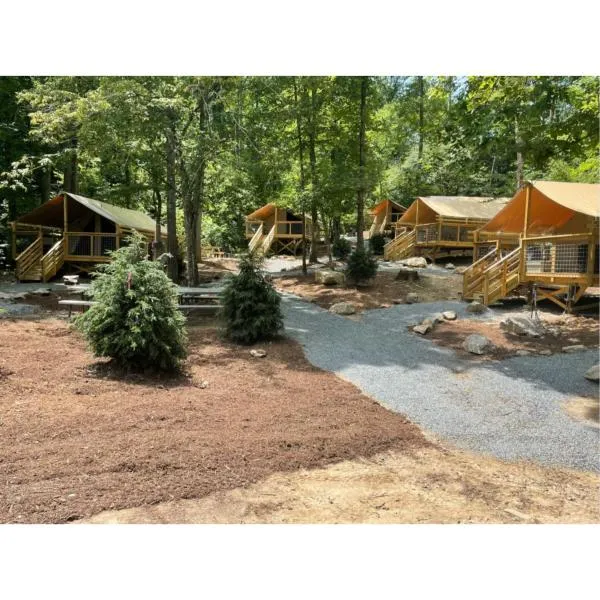 Wilderness Cove Campground, hotel in Saluda