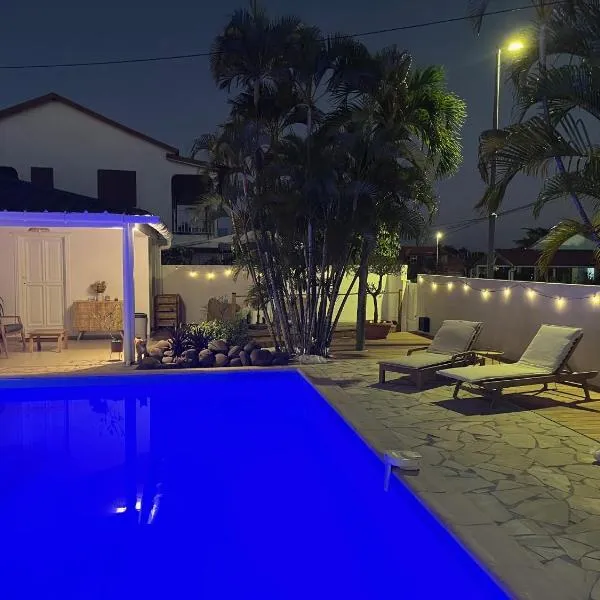 Chambre studio confort vue piscine, hotel v destinaci Baie-Mahault