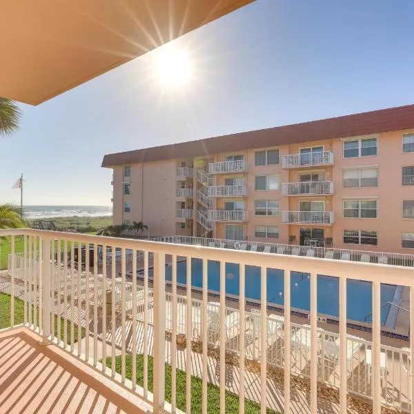 Central Cocoa Beach Condo with View, Steps to Beach!, hotel v destinaci Cocoa Beach