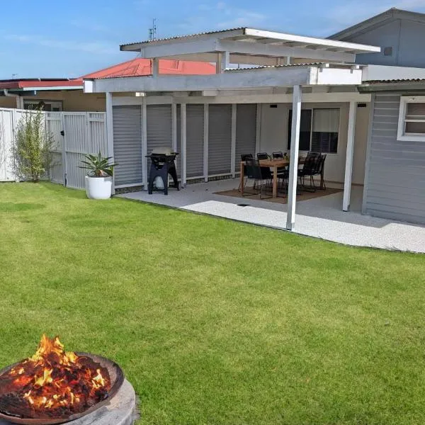 Husky Beach House by Experience Jervis Bay, hotel sa Huskisson