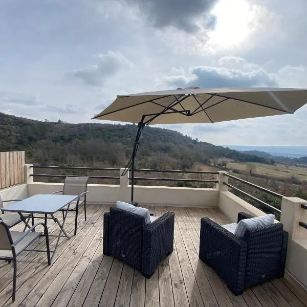 Studio au calme, grande terrasse avec vue vallée, hotel v destinaci Ginasservis