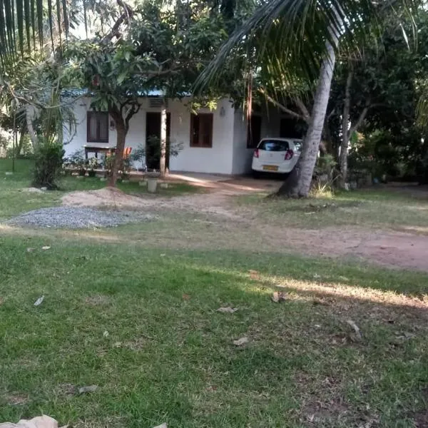 EECS Transit and Budget Homestay, hotel v destinaci Katunayaka