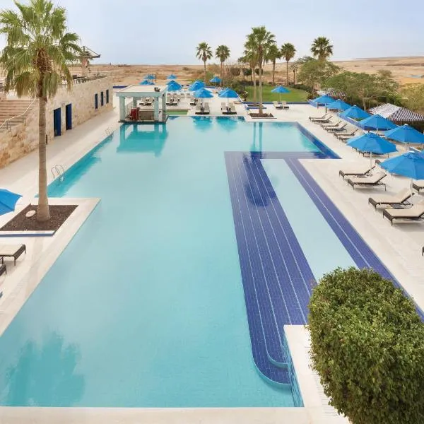 Ramada Resort Dead Sea, hotel en Sowayma