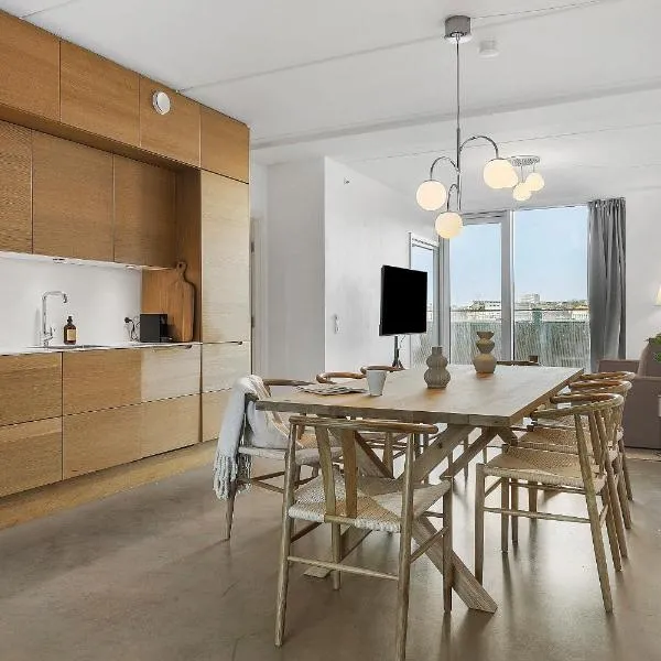 High-End Marina Apt w Outdoor Areas & Free Parking, Hotel in Aarhus